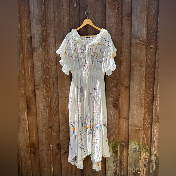Fillyboo “Once Upon a Song” lace embroidered batwing dress, white, size M, NWT - Picture 4 of 13